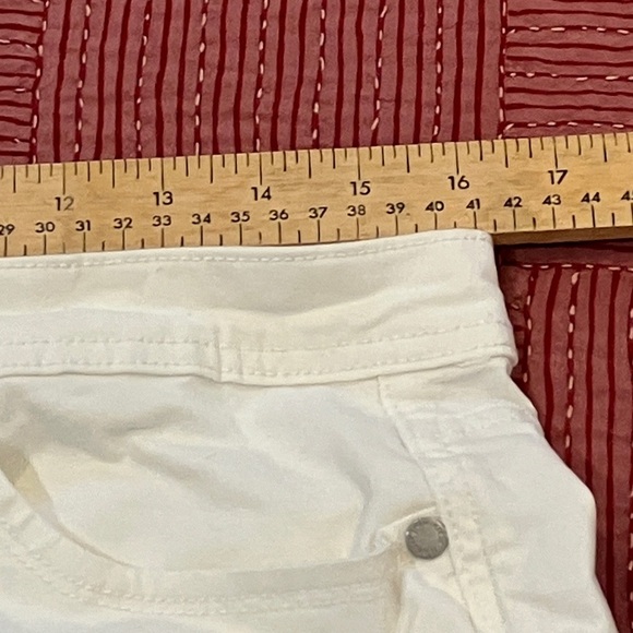 Calvin Klein women’s size 12 capri lightly stretchy white Jeans / Pants - Picture 6 of 13